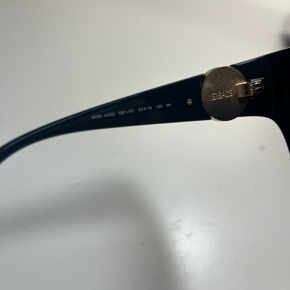 Versace Sunglasses - Picture 5 of 10